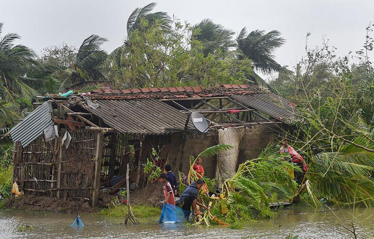 বুলবুল (২০১৯): পশ্চিমবঙ্গ ও বাংলাদেশে মারাত্মক প্রভাব পড়েছিল এই ঘূর্ণিঝড়ের। নভেম্বরের সেই ঝড়ের স্মৃতি সবার মনে আছে। এর বায়ুর সর্বোচ্চ গতিবেগ ছিলো ১৪০ কি.মি. ঘণ্টায়।