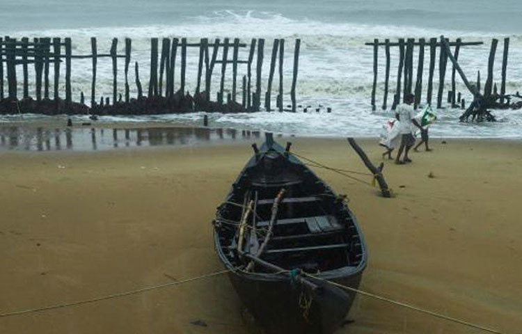 ভূতাত্ত্বিকদের মত, বঙ্গোপসাগরের ত্রিভুজাকৃতি এবং এর অগভীর তলদেশই ঘূর্ণিঝড় সৃষ্টি হওয়ার আঁতুড়ঘর।