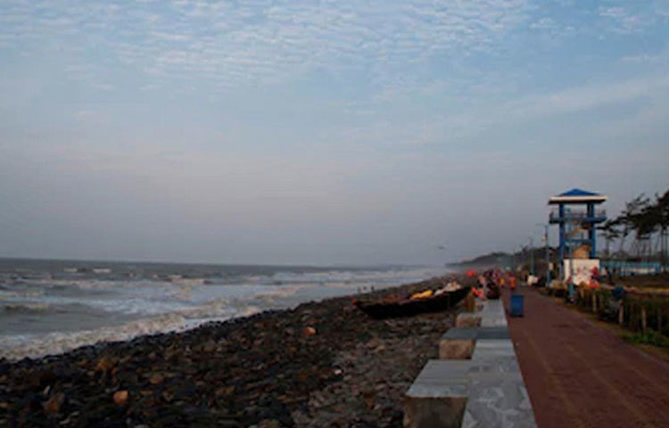 আরবসাগরের তুলনায় বঙ্গোপসাগরে ঘূর্ণিঝড় ঘনীভূত হওয়ার হার অন্তত পাঁচগুণ বেশি। বঙ্গোপসাগরের জলতলের তাপমাত্রা এবং আর্দ্রতাও ঘূর্ণিঝড়ের প্রস্তুতক্ষেত্র হিসেবে আদর্শ।