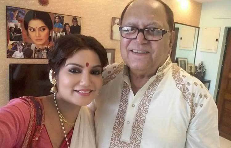 ২২ বছরের বেশি সময় ধরে একসঙ্গে রয়েছেন দোলন রায় এবং দীপঙ্কর দে। না, আইনি স্বীকৃতি ছিল না এতদিন। অবশেষে আইনের চোখেও এক হলেন তারা। মাঘের শুরুতেই বিয়ে করে ফেললেন দীপঙ্কর-দোলন।