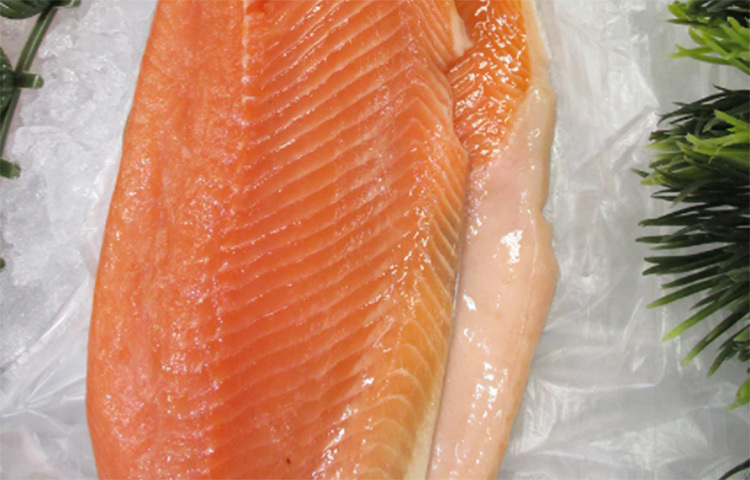 তৈলাক্ত মাছ বা ফ্যাটি ফিশ স্বাস্থ্যের পক্ষে খুবই উপকারী। এতে যথেষ্ট পরিমাণে ওমেগা ৩ থাকে যা হার্টের অসুখের ঝুঁকি কমায়। সার্ডিন, স্যামন, ম্যাকারেল ইত্যাদি জাতীয় মাছ সপ্তাহে একবার খেতে পারেন ডায়াবেটিসের রোগীরা। ছবি: সংগৃহীত