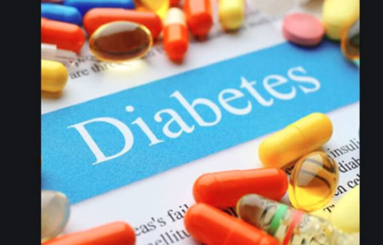 ডায়াবেটিস নিয়ন্ত্রণের জন্য প্রথমত চিকিৎসকের পরামর্শ অনুযায়ী নির্দিষ্ট সময় অন্তর আপনার বøাডসুগারের পরীক্ষা করান। যথাসময়ে প্রতিদিন সুগারের ওষুধ খান।