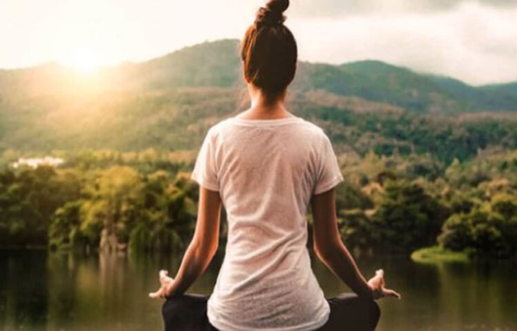 অনেক সময় অযথা চিন্তা ভিড় করে মাথায়। তাই শরীর ও মনকে শান্ত রাখতে যোগব্যায়াম সাহায্য করতে পারে আপনাকে। সর্বোপরি, যথাযথ খাবার খাওয়া, ইনসুলিন নেওয়া ও ওষুধ খাওয়ার প্রতি নজর রাখবেন। মনে রাখবেন আপনার সক্রিয় জীবনশৈলীই আপনাকে ডায়ালিসিসের সময় সুস্থ রাখতে পারে। নিয়ন্ত্রণে রাখতে পারে সুগারের মাত্রা।