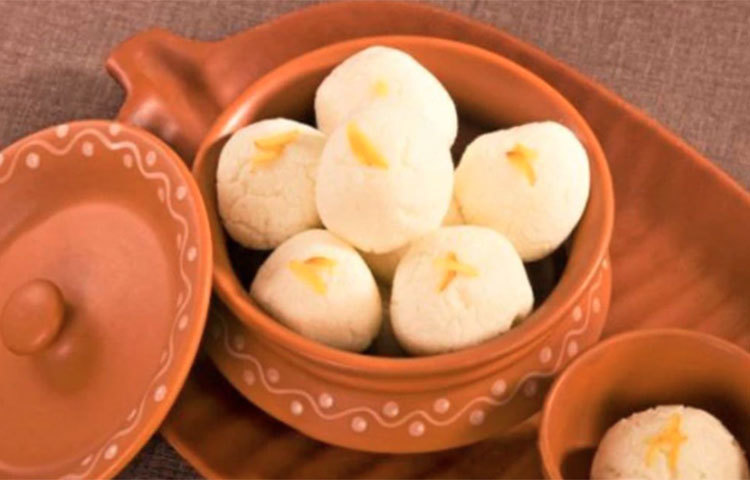 অনেকেই মনে করেন, ডায়াবেটিসে আক্রান্তদের সব সময় উচিত খাওয়া-দাওয়া নিয়ন্ত্রণে রেখে যতটা সম্ভব কম পরিশ্রম করা। তবে এ ধরণা সম্পূর্ণ সঠিক নয়। কারণ, নিয়ম মেনে চললে আর রক্তে গ্লুকোজের মাত্রা নিয়ন্ত্রণে থাকলে ডায়াবেটিকরাও বাকিদের মতোই স্বাভাবিকভাবে জীবনযাপন করতে পারেন।