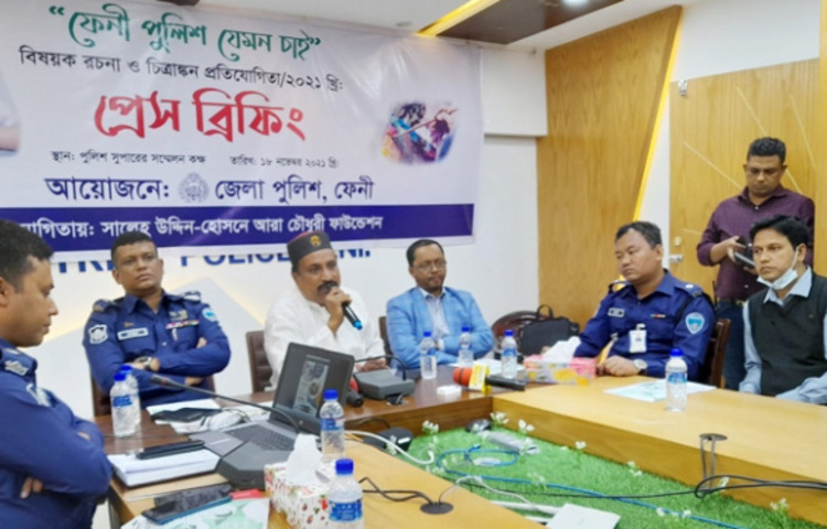 রচনা-চিত্রাঙ্কন প্রতিযোগিতার মধ্যদিয়ে শিক্ষার্থীরা জানাবে ‘ফেনী পুলিশ যেমন চাই’। আজ পুলিশ সুপার কার্যালয়ের সভাকক্ষে কার্যক্রমের আনুষ্ঠানিক উদ্বোধন করেন ফেনী-২ আসনের সংসদ সদস্য নিজাম উদ্দিন হাজারী। ছবি: নুর উল্লাহ কায়সার