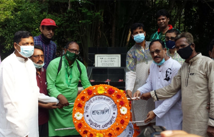 নড়াইলে পালন করা হলো বিশ্ববরেণ্য চিত্রশিল্পী এস এম সুলতানের ২৭তম মৃত্যুবার্ষিকী। আজ দিনটি পালন উপলক্ষে এস এম সুলতান ফাউন্ডেশন ও জেলা প্রশাসনের উদ্যোগে নানা আয়োজন করা হয়। ছবি: হাফিজুল নিলু