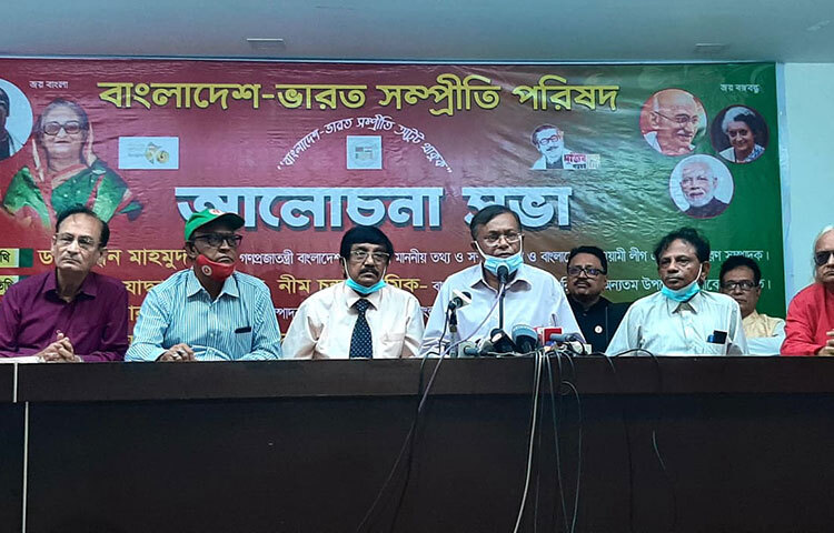 তথ্য ও সম্প্রচার মন্ত্রী ড. হাছান মাহমুদ বলেছেন, বিএনপি যখন ক্ষমতায় ছিল আমরা দেখেছি, একদিকে দেশে এসে ভারত বিরোধিতা করেছে আবার ভারতে গিয়ে নতজানু নীতি অবলম্বন করছে। আজ জাতীয় প্রেস ক্লাবের জহুর হোসেন চৌধুরী হলে বাংলাদেশ-ভারত সম্প্রীতি পরিষদ আয়োজিত এক আলোচনা সভায় তিনি এসব কথা বলেন। ছবি: মাহবুব আলম