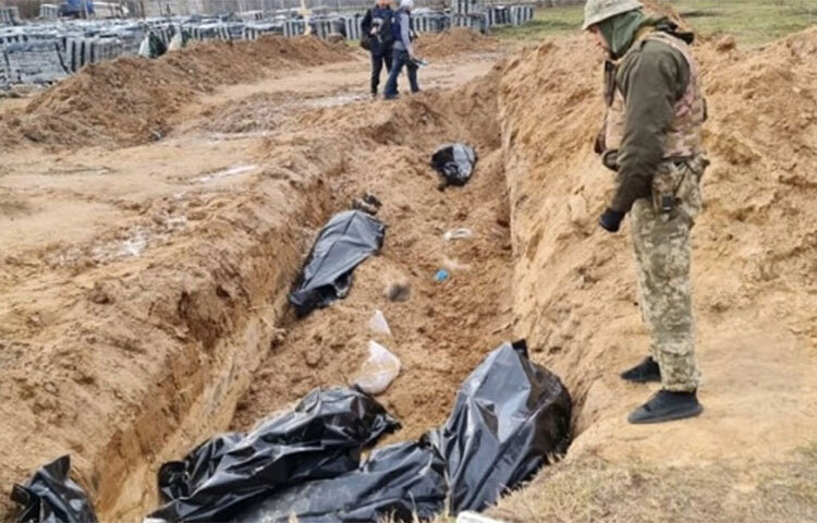 ইউক্রেনের কিয়েভ অঞ্চল থেকে এক হাজার ২০২ জনের মরদেহ উদ্ধার করা হয়েছে। কর্মকর্তারা জানিয়েছেন, এসব ইউক্রেনীয় নাগরিক রুশ সেনাদের হাতে নিহত হয়েছেন। ছবি: সংগৃহীত