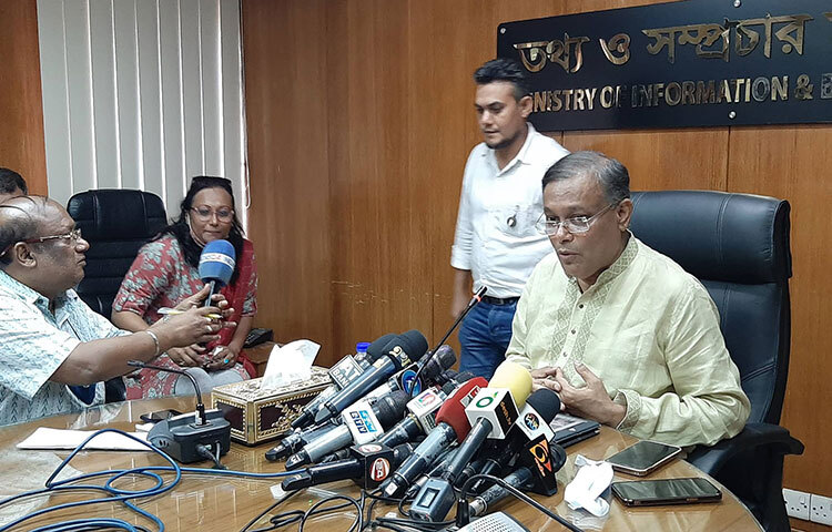 অস্ট্রেলিয়ায় ১৫-১৮ ঘণ্টা লোডশেডিং হয়েছে বলে মন্তব্য করেছেন তথ্য ও সম্প্রচারমন্ত্রী এবং আওয়ামী লীগের যুগ্ম সাধারণ সম্পাদক ড. হাছান মাহমুদ। আজ দুপুরে সচিবালয়ে সাংবাদিকদের সঙ্গে সমসাময়িক বিষয় নিয়ে ব্রিফিংকালে তিনি এ মন্তব্য করেন। ছবি: জাগো নিউজ