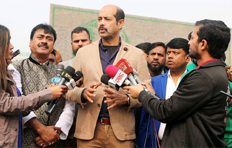 ঢাকা উত্তর সিটি করপোরেশনের (ডিএনসিসি) মেয়র মো. আতিকুল ইসলাম বলেন, প্রধানমন্ত্রী শেখ হাসিনা এ বিজয়ের মাসে আমাদের মেট্রোরেল উপহার দিয়েছেন। কিছুদিন আগেই পদ্মাসেতু উপহার দিয়েছেন। এগুলো জনগণের সম্পদ। আজ সকালে রাজধানীর মহাখালী একটি অনুষ্ঠানে মেয়র এসব কথা বলেন। ছবি: বিপ্লব দিক্ষিৎ