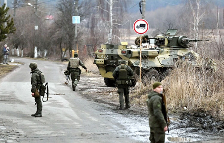 ইউক্রেনের রাজধানী কিয়েভের কাছে হোস্টোমেল বিমানঘাঁটির নিয়ন্ত্রণে নিয়েছে রাশিয়ান বাহিনী। রুশ প্রতিরক্ষা মন্ত্রণালয় এ তথ্য জানিয়েছে। রাশিয়ান সংবাদমাধ্যম ইন্টারফ্যাক্সের বরাত দিয়ে বিবিসি এ তথ্য জানিয়েছে। ছবি: সংগৃহীত