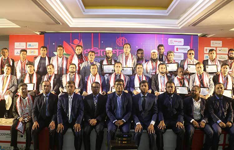 দেশের শীর্ষস্থানীয় শিল্প প্রতিষ্ঠান আরএফএল গ্রুপের অঙ্গ প্রতিষ্ঠান রংপুর ফাউন্ড্রি লিমিটেড উৎপাদিত টিউবওয়েল, বাথরুম ফিটিংস, গ্যাস স্টোভ, ওয়েল্ডিং ইলেক্টোড, জিআই ফিটিংস, কৃষি যন্ত্রপাতিসহ বিভিন্ন পণ্য এবং বঙ্গ বিল্ডিং ম্যাটারিয়ালস লিমিটেডের পিভিসি দিয়ে তৈরি ডোর, উইন্ডো, শিট, সিলিং, নেট ও সফট পিভিসিসহ বিভিন্ন পণ্য পরিবেশনে সংশ্লিষ্ট পরিবেশকদের নিয়ে বার্ষিক সম্মেলন অনুষ্ঠিত হয়েছে। ছবি: জাগো নিউজ