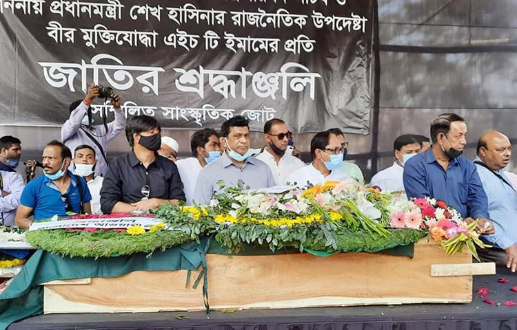 প্রধানমন্ত্রীর রাজনৈতিক উপদেষ্টা সদ্যপ্রয়াত এইচ টি ইমামকে জাতির পক্ষ থেকে শ্রদ্ধাঞ্জলি জানানো হয়। ছবি: মাহবুব আলম