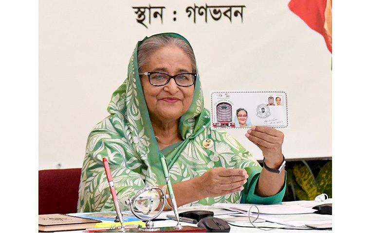 গণভবন থেকে রাজধানীর আগারগাঁওয়ে নির্মিত নতুন ডাক ভবনের উদ্বোধন করেন প্রধানমন্ত্রী শেখ হাসিনা। ছবি: পিআইডি
