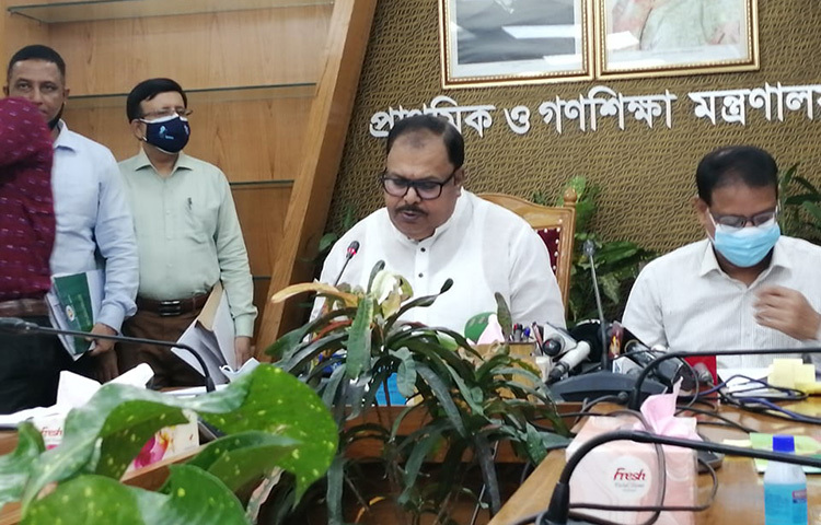 আগামী নভেম্বর মাসের শেষ দিকে বা ডিসেম্বরের শুরুর দিকে পঞ্চম শ্রেণির সমাপনী পরীক্ষা আয়োজন করা হবে বলে জানিয়েছেন প্রাথমিক ও গণশিক্ষা প্রতিমন্ত্রী মো. জাকির হোসেন। আজ তিনি মন্ত্রণালয়ে এক সংবাদ সম্মেলনে এ কথা জানান। ছবি: জাগো নিউজ