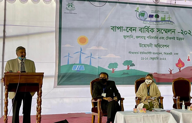 আমরা প্রাচীন জাতি তবে দেশ নবীন। সেজন্য বৈদেশিক নির্ভরতা কিছুটা রয়েছে। শুধু ভূমি নয়, মানসিক ও সাংস্কৃতিক দখলদারিত্বও প্রকট হচ্ছে। আজ সিদ্ধেশ্বরী স্টামফোর্ড ইউনিভার্সিটিতে বাংলাদেশ পরিবেশ আন্দোলন (বাপা) ও বাংলাদেশ পরিবেশ নেটওয়ার্কের (বেন) বার্ষিক সম্মেলন-২০২২ এর উদ্বোধনী অধিবেশনে পরিকল্পনামন্ত্রী এম এ মান্নান এসব কথা বলেন। ছবি: জাগো নিউজ