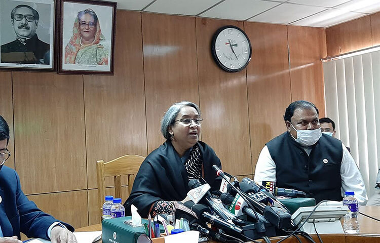 আগামী ২২ ফেব্রুয়ারি থেকে মাধ্যমিক, উচ্চমাধ্যমিক ও বিশ্ববিদ্যালয় পর্যায়ের শিক্ষাপ্রতিষ্ঠান খুলে দেওয়া হবে। আজ শিক্ষা মন্ত্রণালয়ে সংবাদ সম্মেলনে এমন কথা জানিয়েছেন শিক্ষামন্ত্রী ডা. দীপু মনি। এক মাস পর শিক্ষাপ্রতিষ্ঠান খোলা হচ্ছে বলে জানান শিক্ষামন্ত্রী। ছবি: জাগো নিউজ
