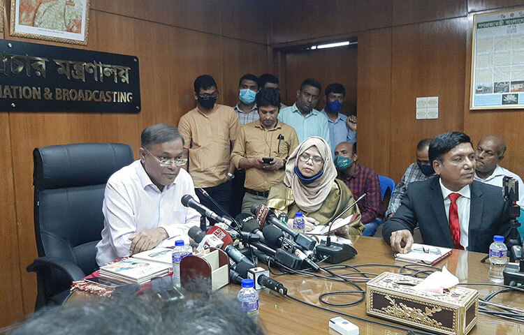 ওটিটি প্ল্যাটফর্ম, সামাজিক যোগাযোগ ও গণমাধ্যমকে বিএনপি মহাসচিব মির্জা ফখরুল ইসলাম আলমগীর একসঙ্গে গুলিয়ে ফেলেছেন বলে মন্তব্য করেছেন তথ্য ও সম্প্রচার মন্ত্রী ড. হাছান মাহমুদ। আজ দুপুরে সচিবালয়ে নিজ মন্ত্রণালয়ের সম্মেলন কক্ষে ওটিটি প্ল্যাটফর্ম নিয়ে মতবিনিময় ও দুটি বইয়ের মোড়ক উন্মোচন অনুষ্ঠানে তিনি এ মন্তব্য করেন। ছবি: জাগো নিউজ