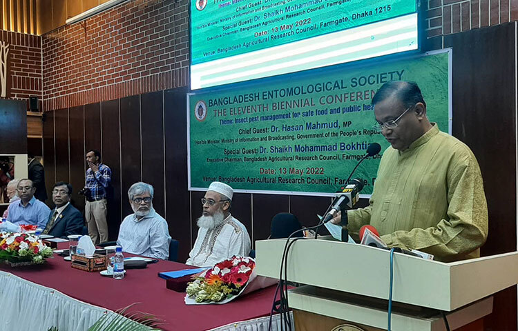 দেশের সরকারি প্রতিষ্ঠানগুলোর প্রবণতা এখন সুউচ্চ ভবন নির্মাণ। সেটা প্রয়োজনে বা অপ্রয়োজনে। ঢাকা শহরে সব সরকারি প্রতিষ্ঠান দশ-বিশ তলা ভবন চায়। কেন এতো সুউচ্চ ভবন লাগবে? আজ রাজধানীতে একটি অনুষ্ঠানে প্রধান অতিথির বক্তব্যে তথ্য ও সম্প্রচারমন্ত্রী ড. হাছান মাহমুদ এসব কথা বলেন। ছবি: জাগো নিউজ