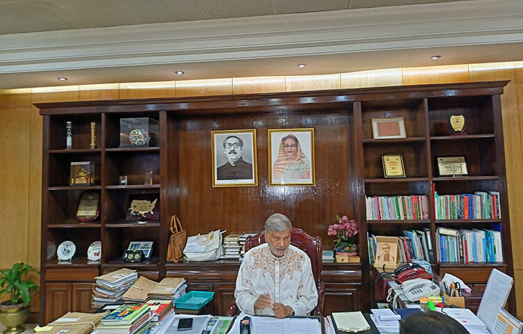 বাংলাদেশে বিদ্যুৎ খাতে যে বিনিয়োগ এসেছে তার ১০ শতাংশ এসেছে বিশ্বব্যাংক গ্রুপের প্রতিষ্ঠান ‘মাল্টিল্যাটারাল ইনভেস্টমেন্ট গ্যারান্টি এজেন্সি’র (মিগা) মাধ্যমে। বিশ্বব্যাপী বড় বড় ঋণের গ্যারান্টর হয় এই বহুপাক্ষিক বিনিয়োগ গ্যারান্টি সংস্থা। আজ নগরীর শেরে বাংলানগরে পরিকল্পনা মন্ত্রণালয়ে পরিকল্পনামন্ত্রী এম এ মান্নানের সঙ্গে বৈঠকে মিগার এই আগ্রহের কথা জানান তিনি। ছবি: জাগো নিউজ