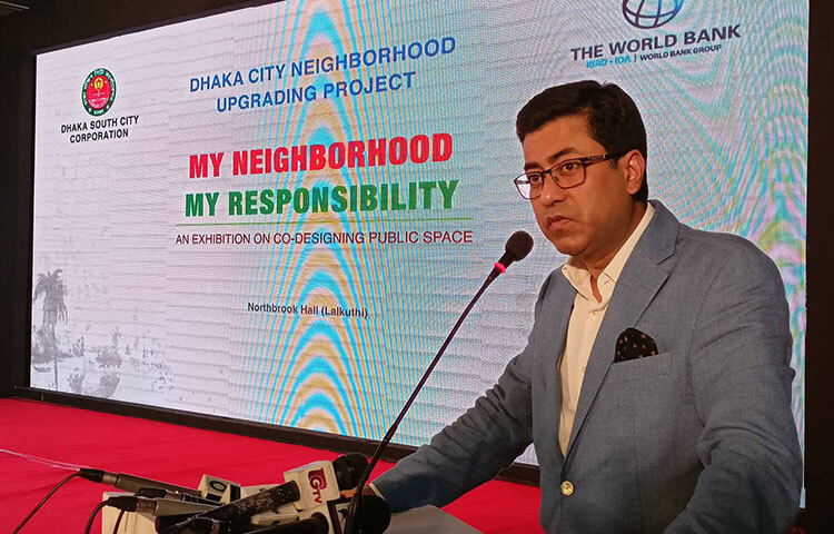 ঢাকা দক্ষিণ সিটি করপোরেশনের মেয়র ব্যারিস্টার শেখ ফজলে নূর তাপস বলেছেন, যেভাবে ঢাকায় জায়গাগুলোকে দখল করা হয়েছে, চারদিকে শুধু বাজার আর বাজার। আমরা চাই, ঢাকা হবে পর্যটন নগরী। আজ রাজধানীর সদরঘাটে লালকুঠি ৪৩ নং ওয়ার্ড কাউন্সিলর কার্যালয়ে ‘ডিসিএনইউপি’ প্রকল্পের আওতাধীন প্রকল্প কার্যাবলি সংক্রান্ত প্রদর্শনী অনুষ্ঠানে তিনি এসব কথা বলেন। ছবি: জাগো নিউজ