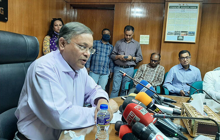 বিএনপিসহ যারা পদ্মা সেতু চায়নি পদ্মা সেতু হয়ে যাওয়ায় তাদের মুখে চুনকালি পড়েছে বলে মন্তব্য করেছেন তথ্য ও সম্প্রচার মন্ত্রী এবং আওয়ামী লীগের যুগ্ম সাধারণ সম্পাদক ড. হাছান মাহমুদ। আজ দুপুরে সচিবালয়ে তথ্য মন্ত্রণালয়ের সম্মেলন কক্ষে সমসাময়িক ইস্যু নিয়ে সাংবাদিকদের এক প্রশ্নের জবাবে তিনি এসব কথা বলেন। ছবি: জাগো নিউজ