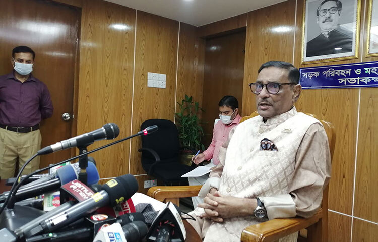 মোটরসাইকেলের কারণে দুর্ঘটনা বেশি হয় বলে মন্তব্য করেছেন আওয়ামী লীগের সাধারণ সম্পাদক এবং সড়ক পরিবহন ও সেতুমন্ত্রী ওবায়দুল কাদের। আজ বেলা ১১টায় সচিবালয়ে সড়ক পরিবহন ও মহাসড়ক বিভাগের সভাকক্ষে ঈদ পরবর্তী শুভেচ্ছা বিনিময়ের সময় এ কথা বলেন তিনি। ছবি: বিপ্লব দিক্ষিৎ