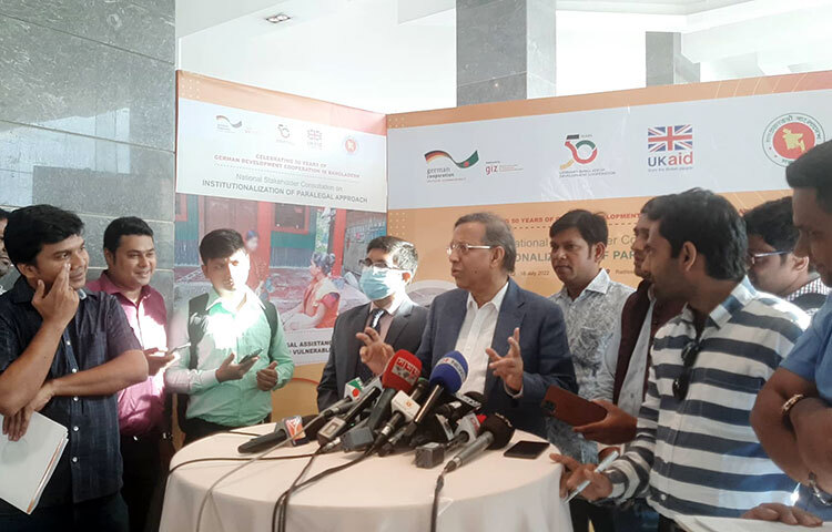 আগামী জাতীয় সংসদ নির্বাচন নিরপেক্ষ হবে বলে মন্তব্য করেছেন আইনমন্ত্রী আনিসুল হক। তিনি বলেন, বাংলাদেশ একটি স্বাধীন, সার্বভৌম দেশ। এখানে আইনের মাধ্যমে স্বাধীন নির্বাচন কমিশন (ইসি) গঠন করা হয়েছে। আজ রাজধানীর একটি হোটেলে এক অনুষ্ঠানে তিনি এ কথা বলেন। ছবি: জাগো নিউজ