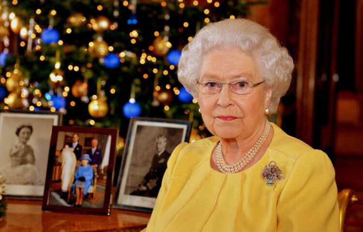 ব্রিটেনের রানি দ্বিতীয় এলিজাবেথ মারা গেছেন। যুক্তরাজ্যের সবচেয়ে দীর্ঘমেয়াদি এই রানি ৯৬ বছর বয়সে মারা গেলেন স্থানীয় সময় বৃহস্পতিবার (৮ সেপ্টেম্বর) সন্ধ্যার পর রানির মৃত্যুর ঘোষণা দেয় বাকিংহাম প্যালেস। ছবি: সংগৃহীত