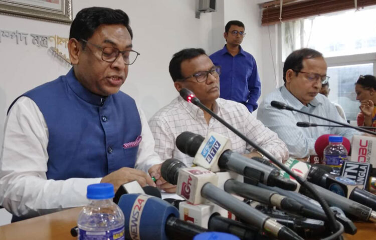 জাতীয় বিদ্যুৎ গ্রিড বিপর্যয়ে নাশকতা আছে কি না, তা যাচাই-বাছাই চলছে বলে জানিয়েছেন বিদ্যুৎ, জ্বালানি ও খনিজসম্পদ প্রতিমন্ত্রী নসরুল হামিদ। বিদ্যুৎ বিপর্যয় নিয়ে আজ সচিবালয়ে প্রেস ব্রিফিংয়ে এ কথা জানান প্রতিমন্ত্রী। ছবি: জাগো নিউজ