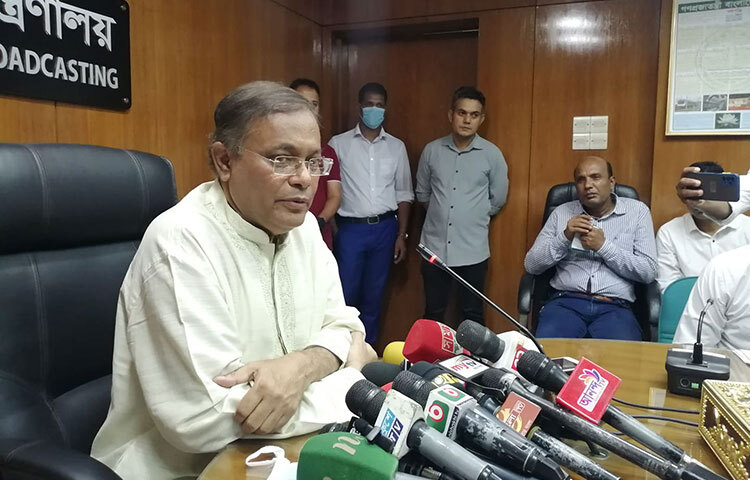 ‘১০ ডিসেম্বরের পর খালেদার নির্দেশে দেশ চলবে’-বিএনপি নেতা আমান উল্লাহ আমান স্বপ্ন দেখে এমন কথা বলে ফেলেছেন বলে মন্তব্য করেছেন তথ্য ও সম্প্রচারমন্ত্রী এবং আওয়ামী লীগের যুগ্ম সাধারণ সম্পাদক ড. হাছান মাহমুদ। আজ দুপুরে সচিবালয়ে তথ্য মন্ত্রণালয়ের সভাকক্ষে সমসাময়িক বিষয়ে ব্রিফিংকালে সাংবাদিকদের প্রশ্নের জবাবে এ কথা বলেন তিনি। ছবি: জাগো নিউজ