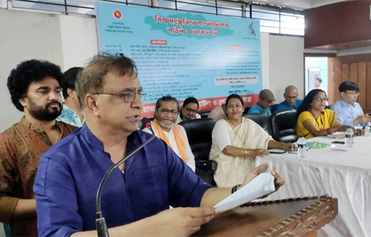 রবীন্দ্র, নজরুল ও বাউল সংগীতসহ সংস্কৃতির বিভিন্ন শাখায় বৃত্তি দেওয়ার উদ্যোগ নেওয়া হয়েছে বলে জানিয়েছেন সংস্কৃতি বিষয়ক প্রতিমন্ত্রী কে এম খালিদ। আজ রাজধানীর বাংলাদেশ শিল্পকলা একাডেমির জাতীয় নাট্যশালার প্রশিক্ষণ কক্ষে আয়োজিত আন্তর্জাতিক সেমিনার ও কর্মশালায় তিনি এসব কথা বলেন। ছবি: জাগো নিউজ