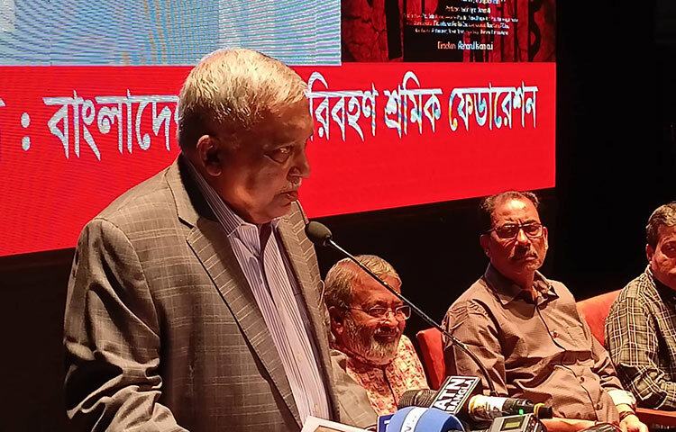 স্বরাষ্ট্রমন্ত্রী আসাদুজ্জামান খান কামাল বলেছেন, মহাসড়কে দুর্ঘটনা কমাতে টেম্পু-ভটভটির জন্য আলাদা লেন তৈরি করা হচ্ছে, যেন হাইওয়ে ফ্রি থাকে। কাজটি করতে পারলে অনেক দুর্ঘটনা থেকে আমরা নিহমশার পাবো। আজ দুপুরে জাতীয় জাদুঘর মিলনায়তনে বাংলাদেশ সড়ক পরিবহন শ্রমিক ফেডারেশন আয়োজিত ‘সোশ্যাল ক্রসফায়ার’ এর প্রিমিয়ার উদ্বোধন অনুষ্ঠানে প্রধান অতিথির বক্তব্যে তিনি এসব কথা বলেন। ছবি: জাগো নিউজ