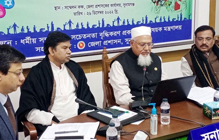 বর্তমান সময় সংকটময় সেটা বাংলাদেশের মানুষ জানে। কারণ সারাবিশ্বে অর্থনৈতিক মন্দা চলছে। তবে এ অবস্থা থাকবে না জানিয়েছেন ধর্ম প্রতিমন্ত্রী মো. ফরিদুল হক খান। আজ দুপুরে ধর্মীয় সম্প্রীতি ও সচেতনতামূলক আন্তঃধর্মীয় সংলাপ অনুষ্ঠানে প্রতিমন্ত্রী এসব কথা বলেন। ছবি: বিপ্লব দিক্ষিৎ