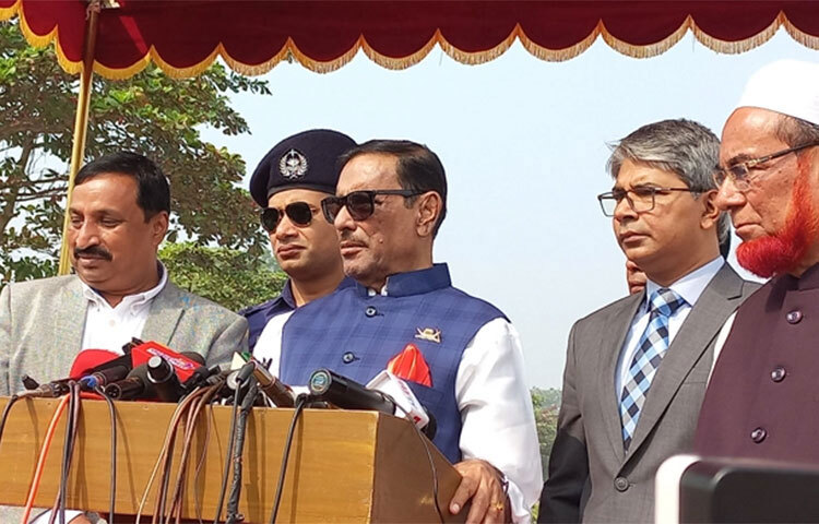 আওয়ামী লীগের সাধারণ সম্পাদক ও সড়ক পরিবহন ও সেতুমন্ত্রী ওবায়দুল কাদের বলেছেন, আন্দোলনের নামে সংঘাত করে লাভ নেই। কমিশনের অধীনে নির্বাচন হবে। সরকার শুধু রুটিন ওয়ার্ক করবে। নির্বাচনে সরকারের কোনো ধরনের হস্তক্ষেপ থাকবে না। তত্ত্বাবধায়ক সরকারের কোনো সুযোগ নেই। আজ দুপুরে ফেনী গার্লস ক্যাডেট কলেজ ক্যাম্পাসে সাংবাদিকদের সাথে মতবিনিময়কালে তিনি এসব কথা বলেন। ছবি: আবদুল্লাহ আল-মামুন