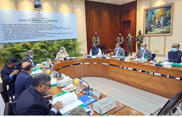 দুই হাজার ২১০ কোটি ৭০ লাখ টাকা ব্যয়ে দেশের ২৫টি শহরে অন্তর্ভুক্তিমূলক স্যানিটেশনের ব্যবস্থা করবে সরকার। এই কাজ বাস্তবায়ন করবে জনস্বাস্থ্য প্রকৌশল অধিদপ্তর। আজ জাতীয় অর্থনৈতিক পরিষদের নির্বাহী কমিটির (একনেক) সভায় এই প্রকল্প অনুমোদন দেওয়া হয়। ছবি: ইয়াসিন কবির জয়