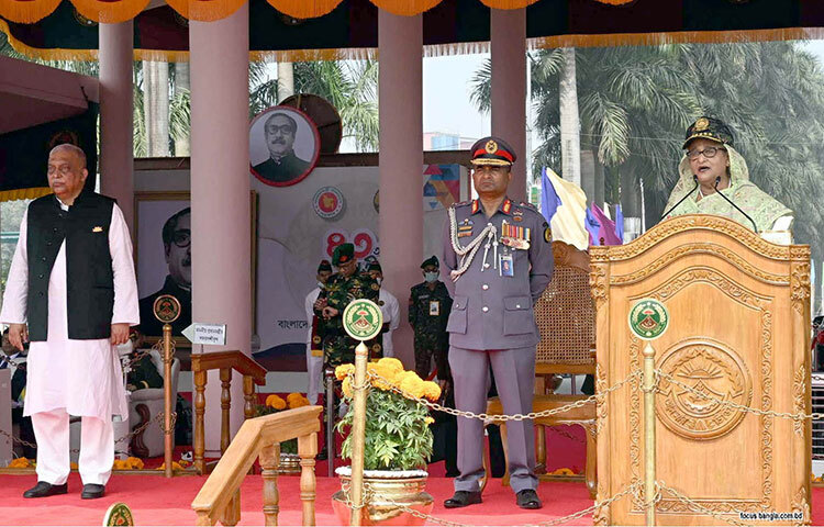 প্রধানমন্ত্রী শেখ হাসিনা আজ সকালে গাজীপুরের সফিপুরে বাংলাদেশ আনসার ভিডিপি একাডেমিতে ‘বাংলাদেশ আনসার ও গ্রাম প্রতিরক্ষা বাহিনী’-এর ৪৩তম জাতীয় সমাবেশে বক্তব্য রাখেন। ছবি: ফোকাস বাংলা নিউজ