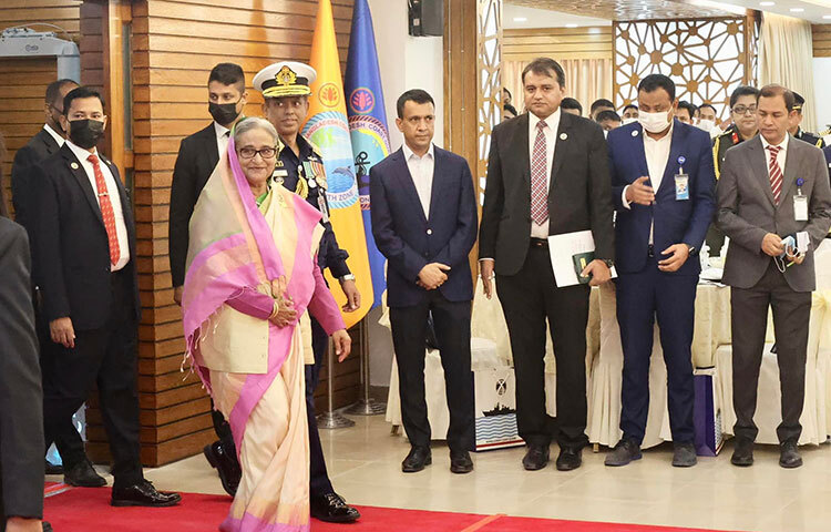 প্রধানমন্ত্রী শেখ হাসিনা আজ সকালে আগারগাঁওয়ে কোস্ট গার্ড সদর দপ্তরে বাংলাদেশ কোস্ট গার্ডের ২৮তম প্রতিষ্ঠাবার্ষিকী ও পদক প্রদান অনুষ্ঠানে বক্তব্য রাখেন। ছবি: ইয়াসিন কবির জয়