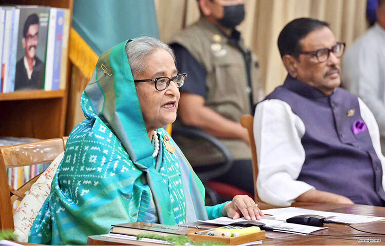 প্রধানমন্ত্রী শেখ হাসিনা আজ বিকেলে গণভবনে কাতার সফর পরবর্তী সংবাদ সম্মেলনে বক্তব্য রাখেন। ছবি: ইয়াসিন কবির জয়