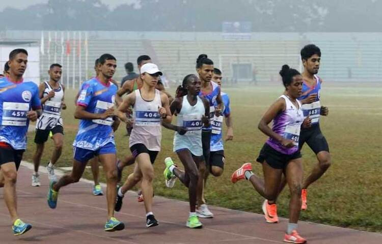 বাংলাদেশ আর্মি স্টেডিয়াম থেকে শুরু হয়ে হাতিরঝিল গিয়ে শেষ হয় এই ম্যারাথন। ছবি: বিপ্লব দিক্ষিৎ