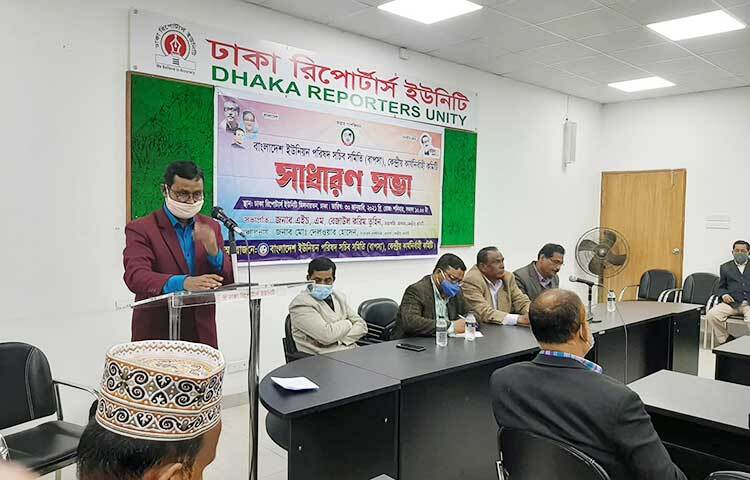 ইউনিয়ন পরিষদের (ইউপি) সচিবরা দশম গ্রেড পাওয়ার দাবি জানিয়েছেন। আজ দুপুরে রাজধানীর ঢাকা রিপোর্টার্স ইউনিটিতে বাংলাদেশ ইউনিয়ন পরিষদ সচিব সমিতির (বাপসা) কেন্দ্রীয় কার্যনির্বাহী কমিটির সাধারণ সভায় এ দাবি করা হয়। ছবি: জাগো নিউজ