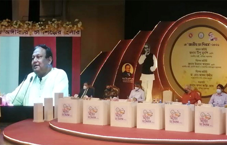 রাজধানীর ওসমানী স্মৃতি মিলনায়তনে আজ চা দিবসের উদ্বোধনকালে বাণিজ্যমন্ত্রী টিপু মুনশি বক্তৃতা করেন। ছবি: জাগো নিউজ
