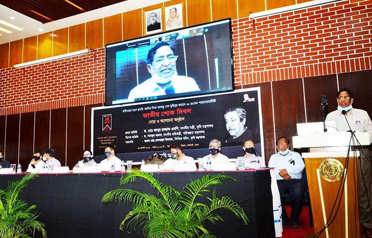 আজ রাজধানীর ফার্মগেটে বিএআরসি মিলনায়তনে কৃষি মন্ত্রণালয় আয়োজিত জাতির পিতা বঙ্গবন্ধু শেখ মুজিবুর রহমানের ৪৬তম শাহাদতবার্ষিকী ও জাতীয় শোক দিবস উপলক্ষে দোয়া মাহফিল ও আলোচনা সভার আয়োজন করা হয়। এতে প্রধান অতিথি হিসেবে বক্তব্য দেন কৃষিমন্ত্রী  ড. মো. আব্দুর রাজ্জাক। ছবি: বিপ্লব দিক্ষিৎ