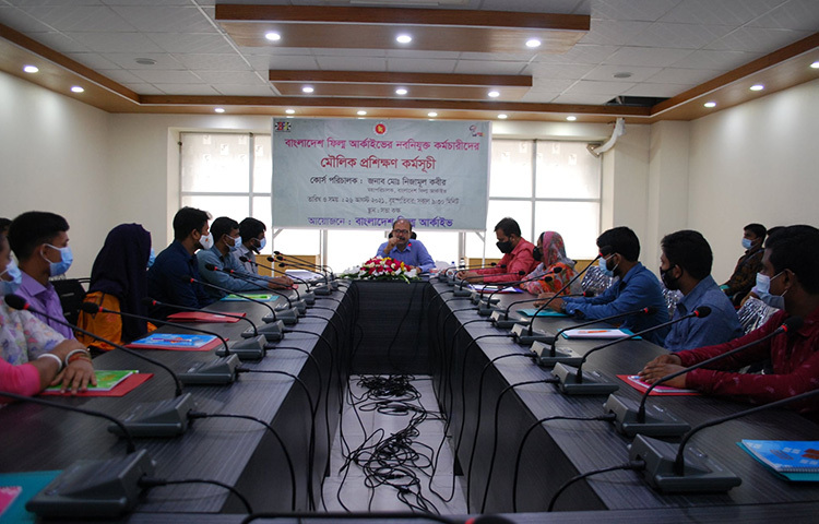 বাংলাদেশ ফিল্ম আর্কাইভে মৌলিক প্রশিক্ষণ কর্মসূচী অনুষ্ঠিত হয়েছে আজ। এ প্রশিক্ষণ পরিচালনা করেছেন বাংলাদেশ ফিল্ম আর্কাইভের মহাপরিচালক মো. নিজামূল কবীর। ছবি: সংগৃহীত