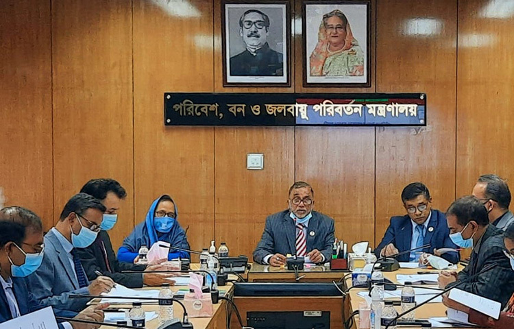 পরিবেশ, বন ও জলবায়ু পরিবর্তন মন্ত্রী মো. শাহাব উদ্দিন বলেছেন, শব্দদূষণ বন্ধে গাড়িচালকদের অভ্যাসগতভাবে অপ্রয়োজনীয় হর্ন বাজানো বন্ধ করতে হবে। আজ পরিবেশ, বন ও জলবায়ু পরিবর্তন মন্ত্রণালয়ের সভাকক্ষে অনুষ্ঠিত এক সভায় সভাপতির বক্তব্যে তিনি এসব কথা বলেন। ছবি: জাগো নিউজ