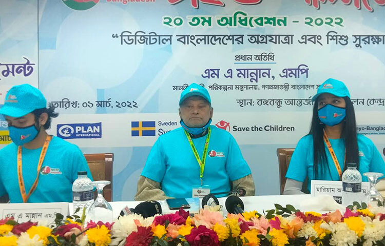 এখনো দেশের ৬০-৭০ শতাংশ মানুষ ২জি’তেই রয়েছে বলে জানিয়েছেন পরিকল্পনামন্ত্রী এম এ মান্নান। আজ ঢাকায় বঙ্গবন্ধু আন্তর্জাতিক সম্মেলন কেন্দ্রে চাইল্ড পার্লামেন্টের অনুষ্ঠানে তিনি এ কথা জানান। ছবি: বিপ্লব দিক্ষিৎ