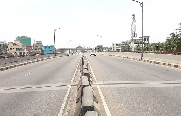 রাজধানীর এমন দৃশ্য দেখে মনে হচ্ছে ‘কোথাও কেউ নেই’। ছবি: বিপ্লব দিক্ষিৎ