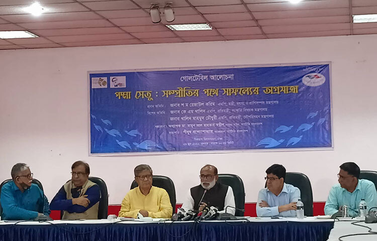 সুপ্রিম কোর্টের নবনির্মিত বিজয়-৭১ ভবনে ডে-কেয়ার সেন্টার উদ্বোধন করেছেন দেশের প্রধান বিচারপতি হাসান ফয়েজ সিদ্দিকী। আজ বিকেল ৪টার দিকে বাংলাদেশ সুপ্রিম কোর্ট প্রাঙ্গনে এ ডে-কেয়ার সেন্টারের উদ্বোধন করেন তিনি। ছবি: বিপ্লব দিক্ষিৎ