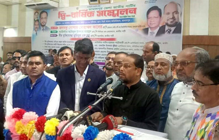 জাতীয় পার্টির চেয়ারম্যান জিএম কাদের বলেছেন, হাওয়া ভবনের দুর্নীতি থেকে দেশকে বাঁচাতে ২০০৮ সালে আমরা আওয়ামী লীগকে সমর্থন দিয়েছিলাম। কিন্তু আওয়ামী লীগ কথার বরখেলাফ করেছে। আজ দুপুরে জামালপুর জেলা জাতীয় পার্টির দ্বি-বার্ষিক সম্মেলনে তিনি এসব কথা বলেন। ছবি: মাহবুব আলম