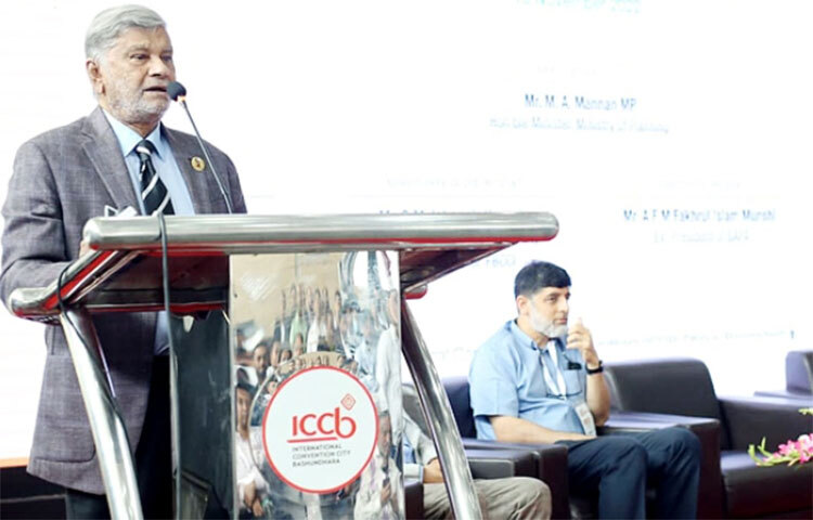 পরিকল্পনামন্ত্রী এম এ মান্নান বলেছেন, আগের জামানায় সবাই দেশ দখল করতো। ব্রিটিশ-জার্মানি-মোগলেরা আক্রমণ করে দেশ দখল করতো। এখন দেশ দখল করা লাগে না, বাজার দখল করতে হয়। আমাদেরও বাজার দখল করতে হবে। আজ বাপা ফুডপ্রো এক্সপোর অষ্টম আসরের উদ্বোধনী অনুষ্ঠানে এ কথা বলেন মন্ত্রী। রাজধানীর ইন্টারন্যাশনাল কনভেনশন সিটি বসুন্ধরায় (আইসিসিবি) শুরু হওয়া এ ফুডপ্রো এক্সপো চলবে ২০ নভেম্বর পর্যন্ত। ছবি: মাহবুব আলম